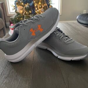 Under Armour men’s size 11 tennis shoe. Brand new never worn an in box.